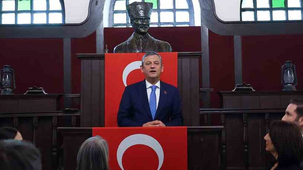 Siyaset Sahnesinde Yeni Dönem: Özgür Özel, YENİ Parti’nin Genel Başkanı Seçildi
